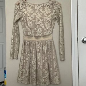 Zara Golden Floral Lace Banded Backless Longsleeves Dress